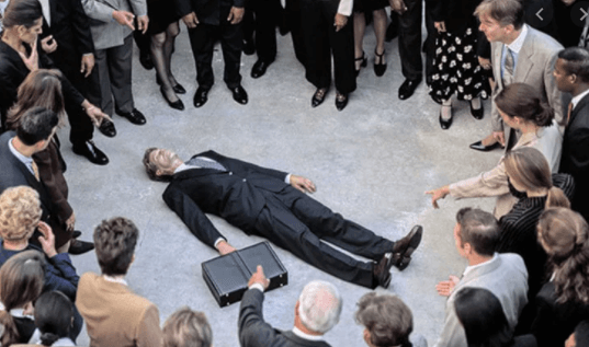 Büyük Resmin Bir Parçası: Kimliksizleşme